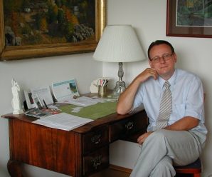 Dnes aktuálne slovenský spisovateľ i humorista Pavol Janík