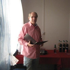 Dnes aktuálne slovenský spisovateľ a humorista Milan Hodál z Nitry