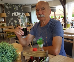 Dnes veľmi aktuálne úspešný slovenský satirik Štefan Švec