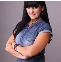 Pribudla nová humoristka na „pokusnej vlne“, autorka mnohých fejtónov, Ľudmila Habodász